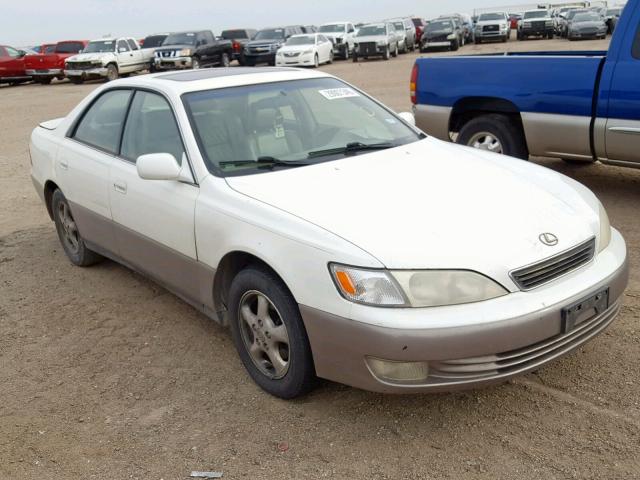 JT8BF28GXW0110260 - 1998 LEXUS ES 300 WHITE photo 1