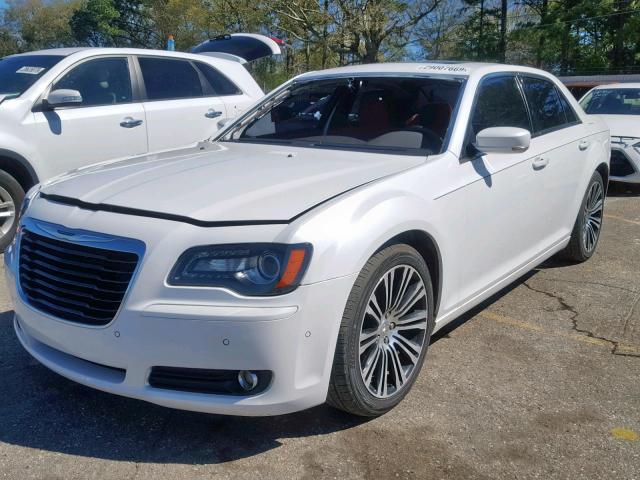 2C3CCABT5DH672451 - 2013 CHRYSLER 300 S WHITE photo 2