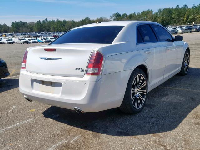 2C3CCABT5DH672451 - 2013 CHRYSLER 300 S WHITE photo 4