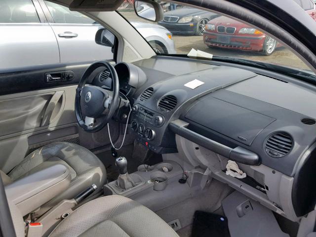 3VWCC21CXYM441651 - 2000 VOLKSWAGEN NEW BEETLE შავი ფოტო 5