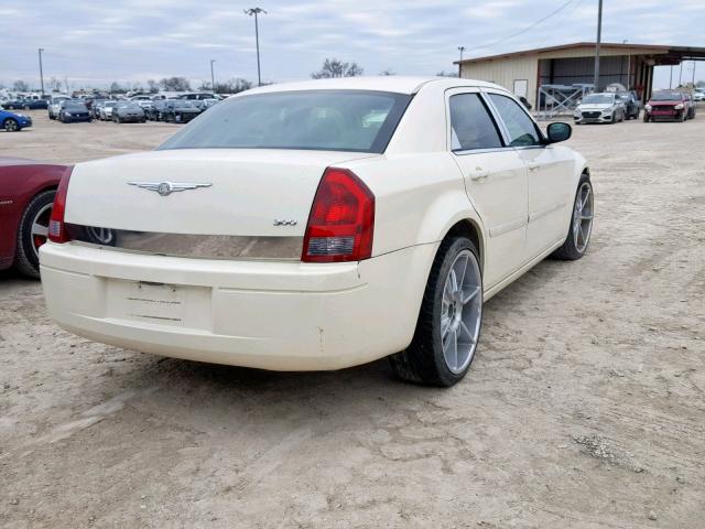 2C3JA43R25H604126 - 2005 CHRYSLER 300 WHITE photo 4