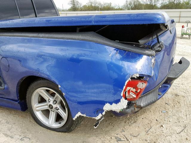 2FTRF07314CA40074 - 2004 FORD F150 SVT L BLUE photo 9