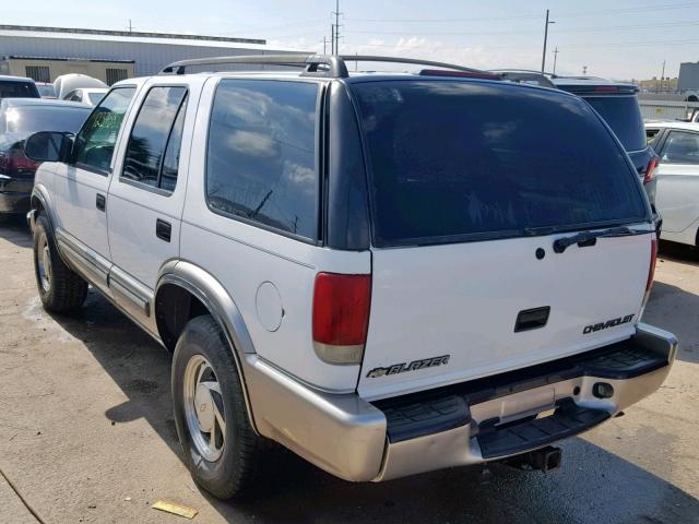 1GNDT13W8Y2166949 - 2000 CHEVROLET BLAZER WHITE photo 3