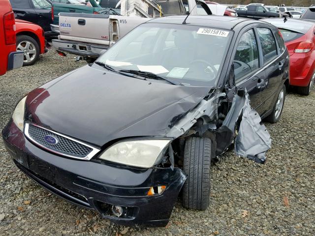 1FAFP37N16W255647 - 2006 FORD FOCUS ZX5 BLACK photo 2