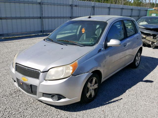 KL1TD66E09B338885 - 2009 CHEVROLET AVEO LS SILVER photo 2