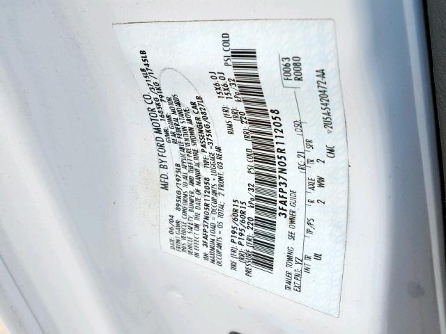 3FAFP37N05R112058 - 2005 FORD FOCUS ZX5 WHITE photo 10