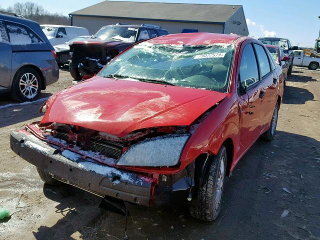 1FAHP34N07W174198 - 2007 FORD FOCUS ZX4 RED photo 2