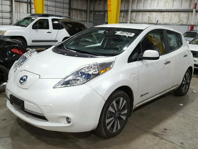 1N4AZ0CP2DC420064 - 2013 NISSAN LEAF S WHITE photo 2