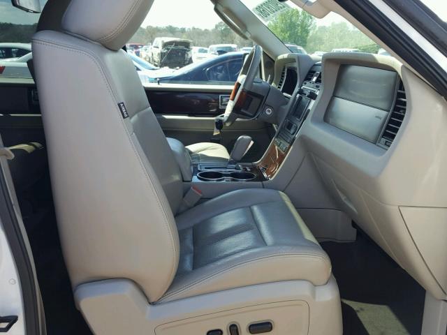 5LMJJ3H56BEJ00525 - 2011 LINCOLN NAVIGATOR Ақ фото 5