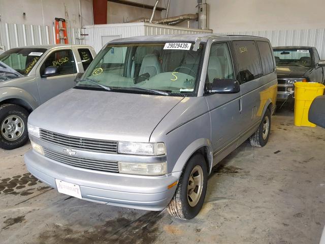 1GNDM19W6WB191706 - 1998 CHEVROLET ASTRO GRAY photo 2