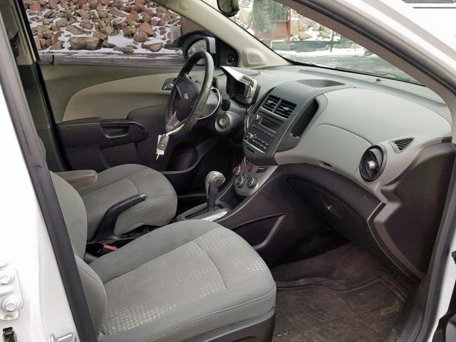 1G1JA6SH1D4188462 - 2013 CHEVROLET SONIC LS WHITE photo 5