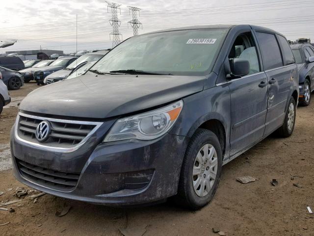 2V4RW4DG9BR766439 - 2011 VOLKSWAGEN ROUTAN S GRAY photo 2