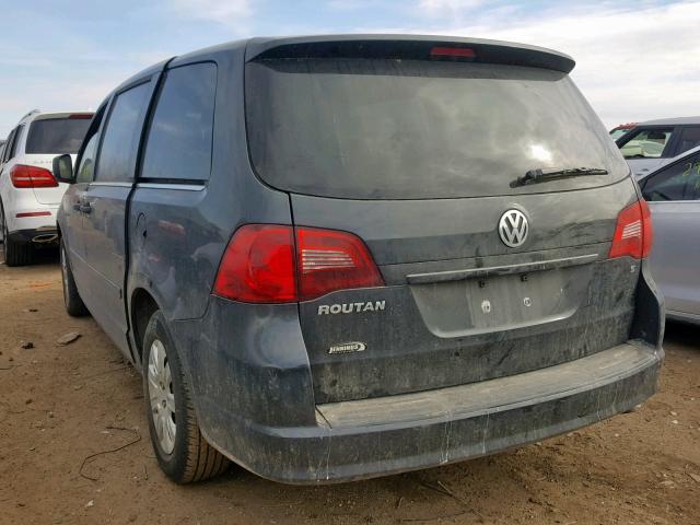 2V4RW4DG9BR766439 - 2011 VOLKSWAGEN ROUTAN S GRAY photo 3