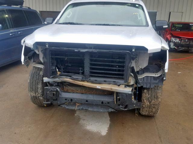 1N6AA1EJ1JN523201 - 2018 NISSAN TITAN S SILVER photo 9