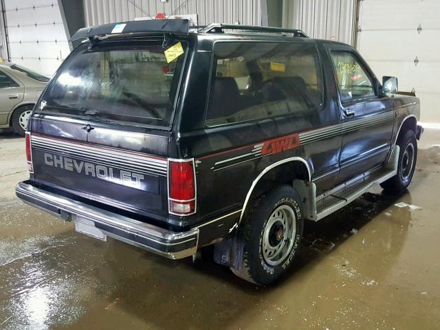 1GNCT18R1H0133592 - 1987 CHEVROLET BLAZER S10 BLACK photo 4