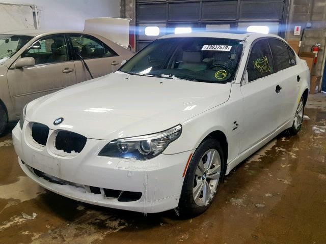 WBANV135X9C152686 - 2009 BMW 528 XI WHITE photo 2