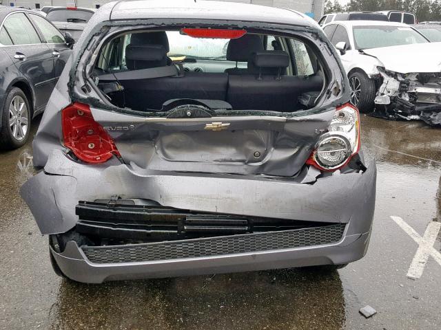 KL1TD6DE1AB109509 - 2010 CHEVROLET AVEO LS GRAY photo 9