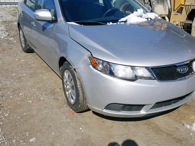 KNAFU4A20A5062988 - 2010 KIA FORTE EX SILVER photo 9