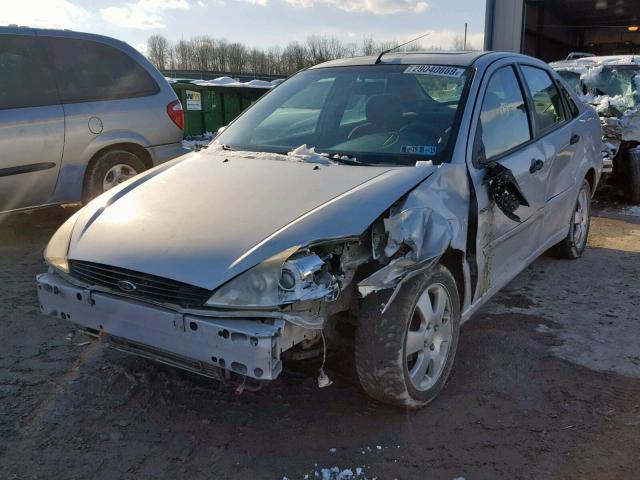 1FAFP38342W302449 - 2002 FORD FOCUS ZTS SILVER photo 2