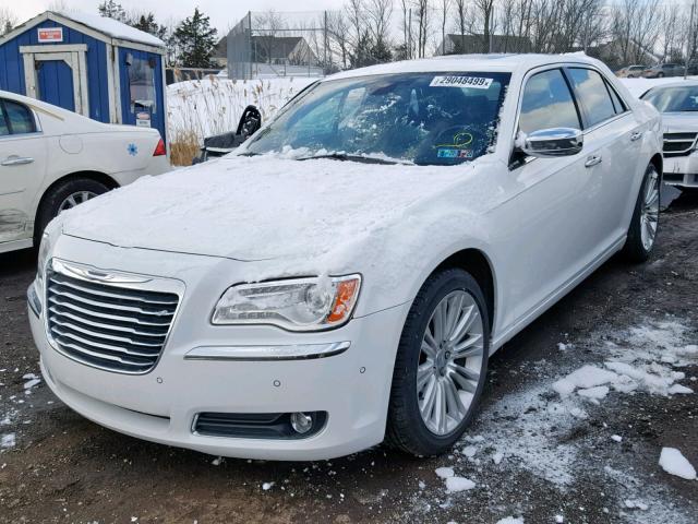 2C3CA6CT2BH560768 - 2011 CHRYSLER 300C WHITE photo 2