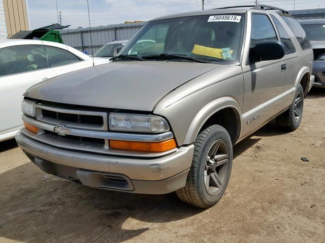 1GNCS18W2YK107399 - 2000 CHEVROLET BLAZER SILVER photo 2