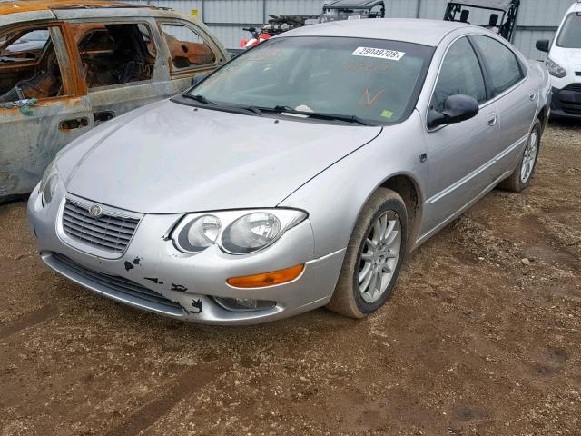 2C3HE66G72H305526 - 2002 CHRYSLER 300M SILVER photo 2