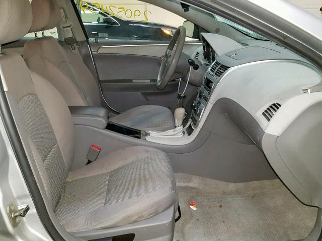 1G1ZB5E00CF375596 - 2012 CHEVROLET MALIBU LS 银色 照片 5