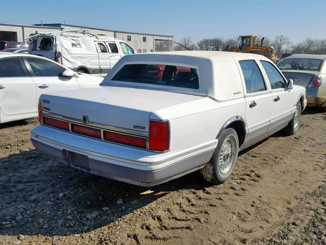 1LNLM82W1VY655502 - 1997 LINCOLN TOWNCAR WHITE photo 4