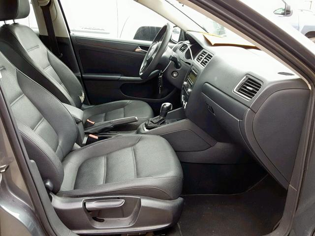 3VWDZ7AJ9BM340381 - 2011 VOLKSWAGEN JETTA SE CHARCOAL photo 5