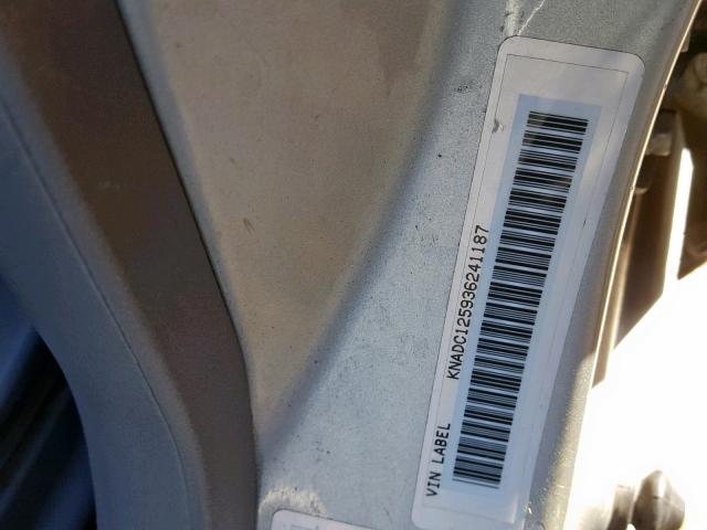 KNADC125936241187 - 2003 KIA RIO SILVER photo 10