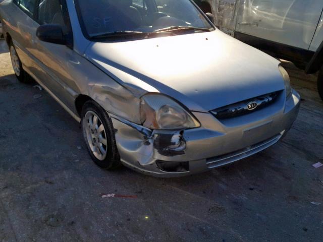 KNADC125936241187 - 2003 KIA RIO SILVER photo 9