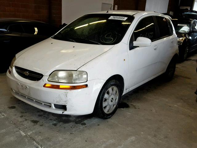 KL1TG62675B309030 - 2005 CHEVROLET AVEO LT WHITE photo 2