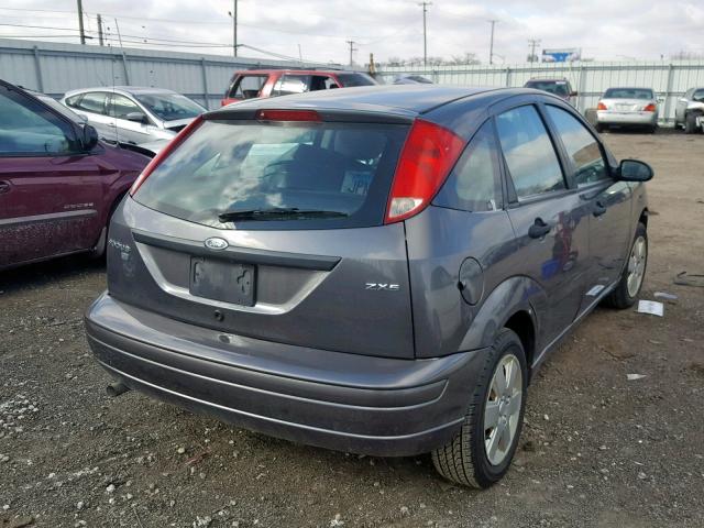 1FAFP37N46W149130 - 2006 FORD FOCUS ZX5 GRAY photo 4