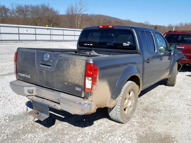 1N6AD07U26C446592 - 2006 NISSAN FRONTIER C GRAY photo 4