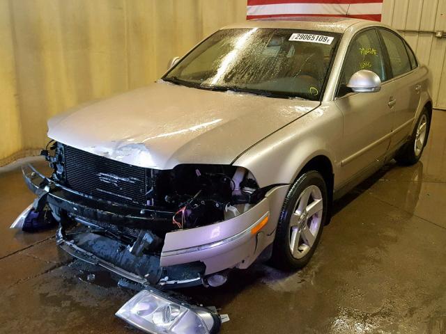 WVWTH63B94P240294 - 2004 VOLKSWAGEN PASSAT GLX 棕色 照片 2