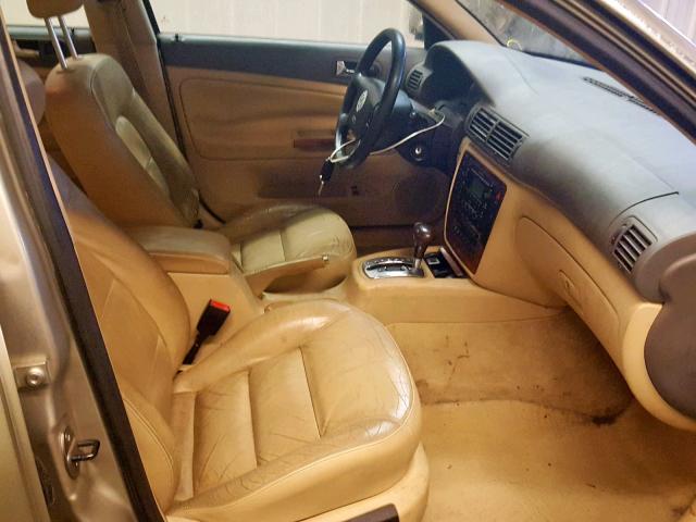 WVWTH63B94P240294 - 2004 VOLKSWAGEN PASSAT GLX 棕色 照片 5