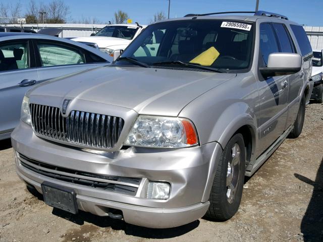 5LMFU27526LJ11676 - 2006 LINCOLN NAVIGATOR SILVER photo 2