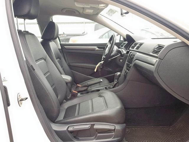 1VWDT7A36HC039287 - 2017 VOLKSWAGEN PASSAT R-L WHITE photo 5
