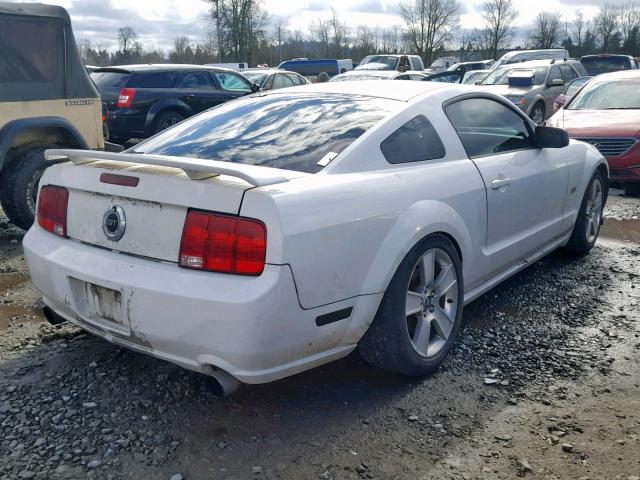 1ZVHT82H365256167 - 2006 FORD MUSTANG GT WHITE photo 4