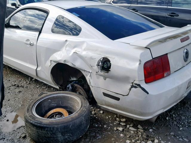 1ZVHT82H365256167 - 2006 FORD MUSTANG GT WHITE photo 9