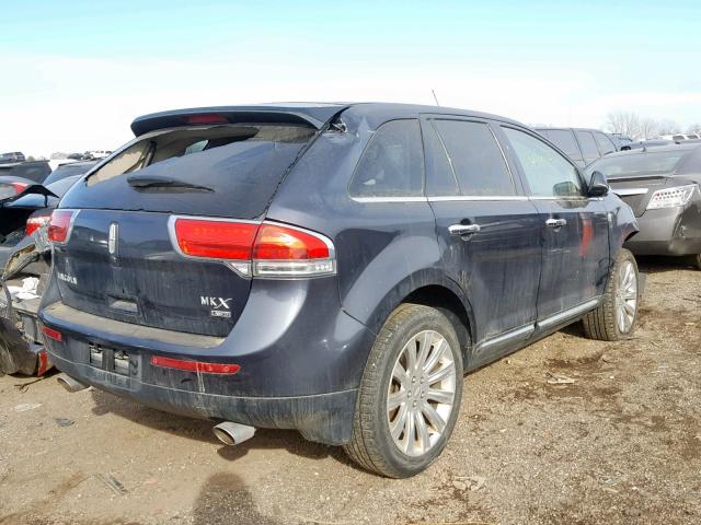 2LMDJ8JK8DBL44886 - 2013 LINCOLN MKX BLUE photo 4