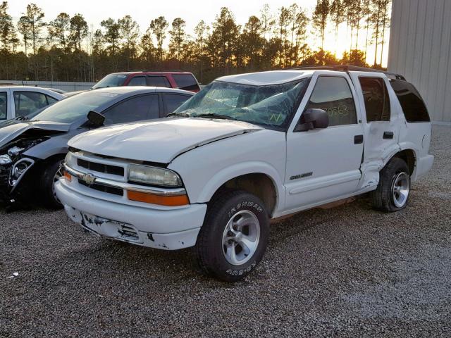 1GNCS13W82K174832 - 2002 CHEVROLET BLAZER WHITE photo 2