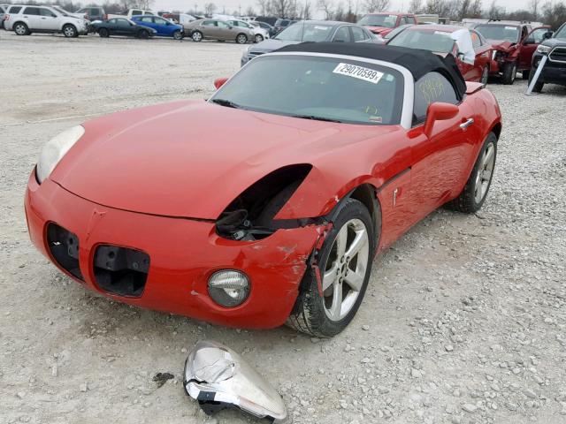 1G2MB35B28Y104675 - 2008 PONTIAC SOLSTICE RED photo 2