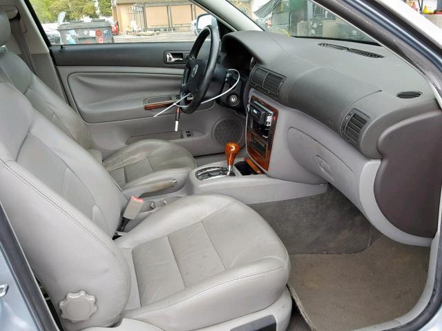 WVWWH63B01E258705 - 2001 VOLKSWAGEN PASSAT GLX 蓝色 照片 5