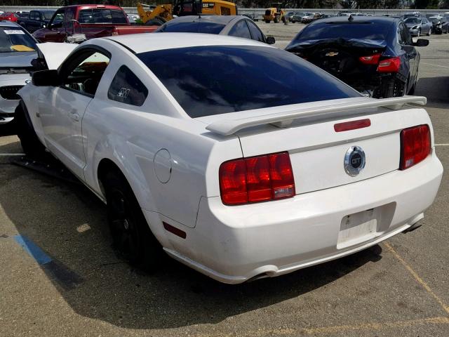 1ZVFT82HX65247697 - 2006 FORD MUSTANG GT WHITE photo 3