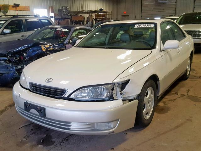 JT8BF28G6X5068206 - 1999 LEXUS ES 300 WHITE photo 2