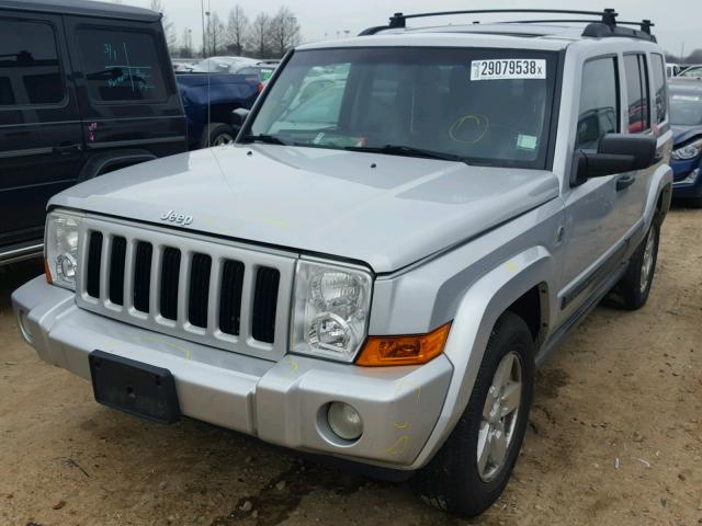 1J8HG48NX6C363461 - 2006 JEEP COMMANDER SILVER photo 2