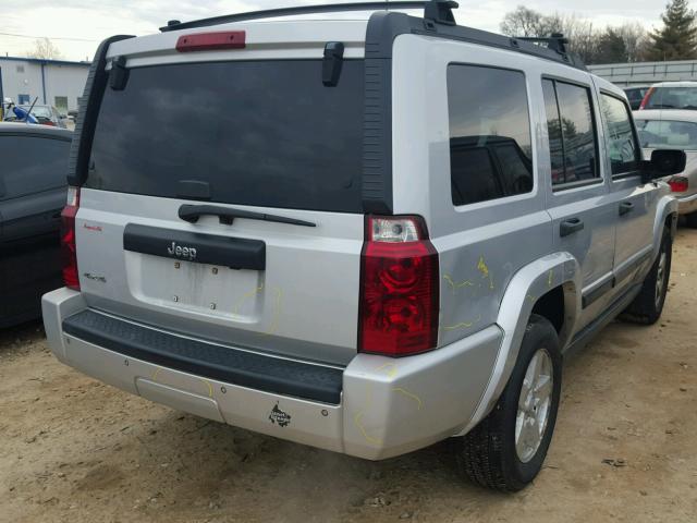 1J8HG48NX6C363461 - 2006 JEEP COMMANDER SILVER photo 4