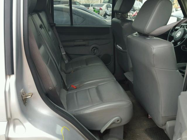 1J8HG48NX6C363461 - 2006 JEEP COMMANDER SILVER photo 6