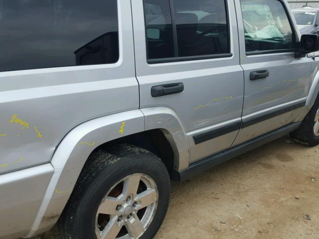 1J8HG48NX6C363461 - 2006 JEEP COMMANDER SILVER photo 9